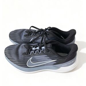 Nike Men's Black and Gray Athletic Shoes